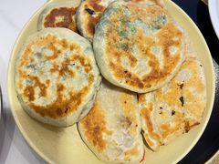 鸡蛋韭菜馅儿饼-老北京馅饼粥(西单店)