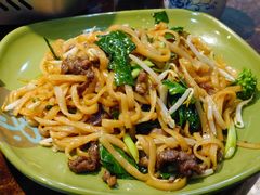 湿炒牛河-凤兴鸡煲(宝安海雅店)