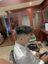-尼特斯男士发型馆