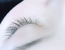 -爱美睫美甲会馆