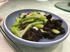 芦笋木耳炒百合-南山鲜虾面·活鲜小馆·海味大连菜(南山总店)