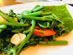 -Chom Cafe and Restaurant