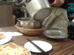 桑拿牛肉制作中。。。场面很火爆&nbsp;哈哈-奇滋豆味(南十四道街店)