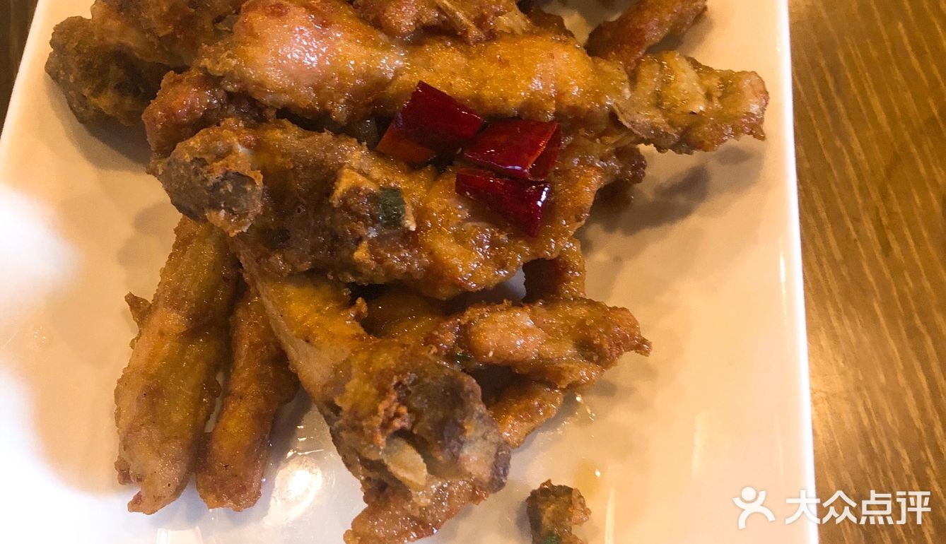 中国园林风，庭院深深，错落有致，好在菜的味道也不差