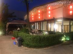 -茅草房·河畔园林火锅