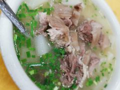 萝卜炖肘子-荣生萝卜汤饭店