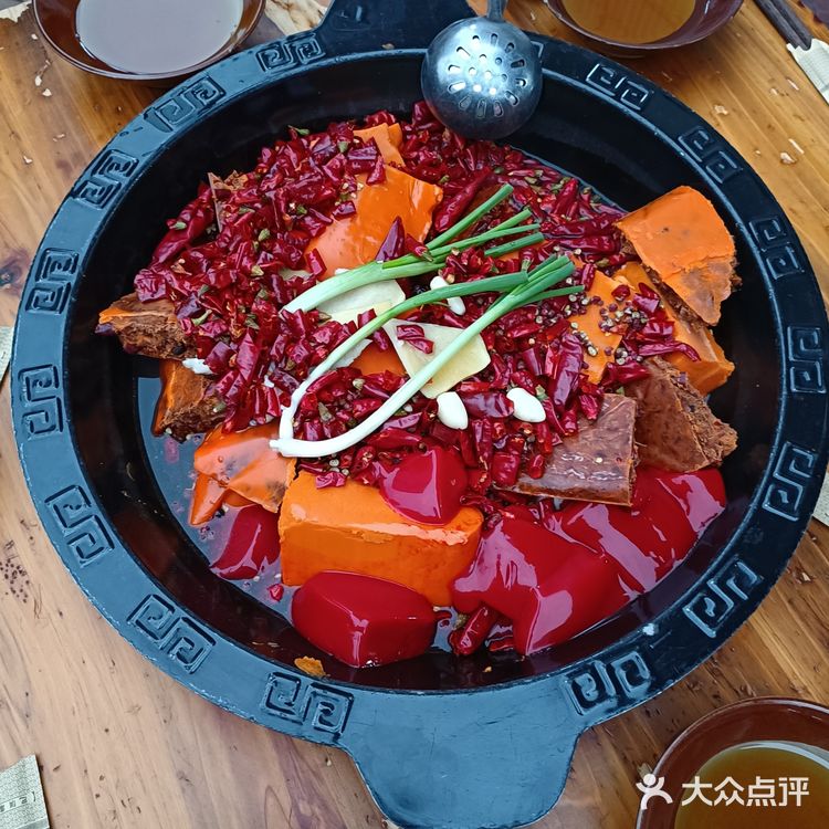 成都卡卡角角的网红火锅店-麒正火锅店