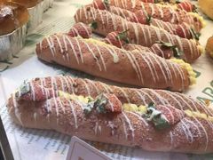 草莓甜心面包-御蝶坊生日蛋糕KNAC(创业店)