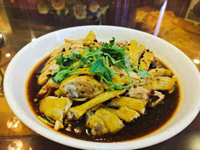 星湖园餐厅-"信息学部里面,幼儿园三分园的门对着的小路.