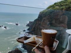 燕麦拿铁-悬崖咖啡厅