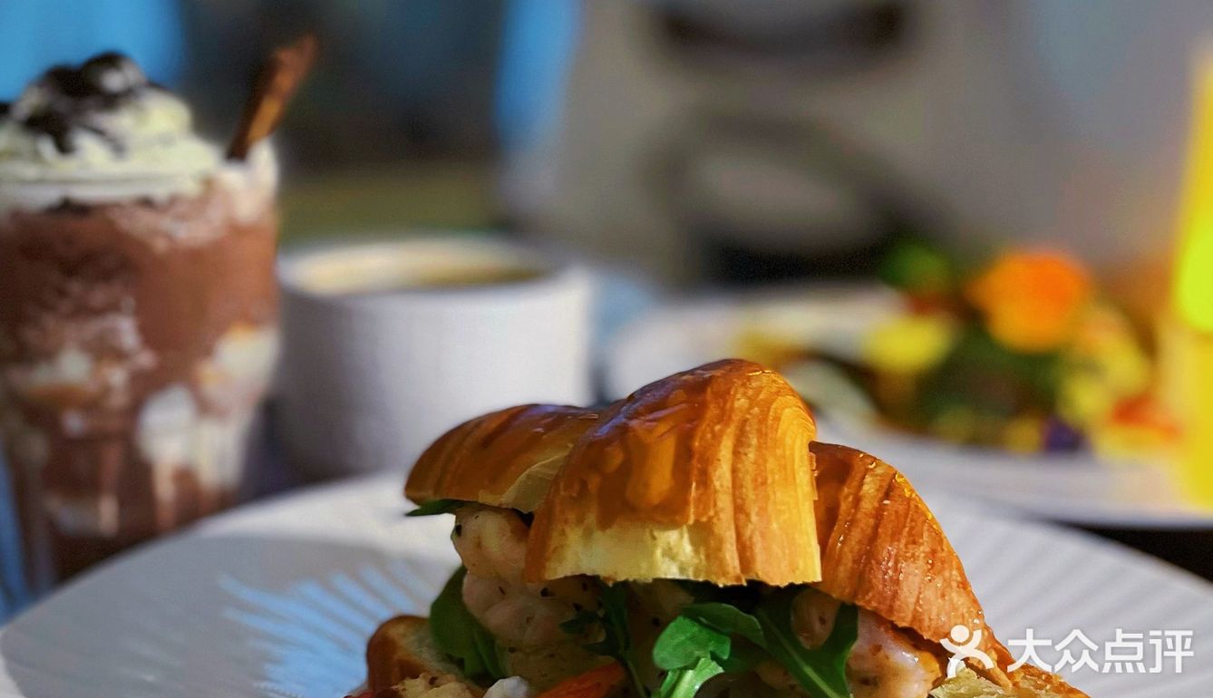 成都绝美露营西餐厅。眺望双子塔，拍照满分💯