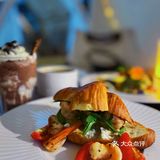 成都绝美露营西餐厅。眺望双子塔，拍照满分💯