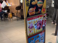-麦当劳(上海虹桥站30B检票口楼上)