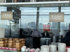 -亚洲国际大酒店·云顶阁旋转自助餐厅