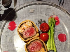 惠灵顿牛排-弦月窗LUNETTE BY AMANDA(复兴路店)