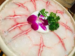 -老牌坊云南鱼豆花火锅(爱建店)