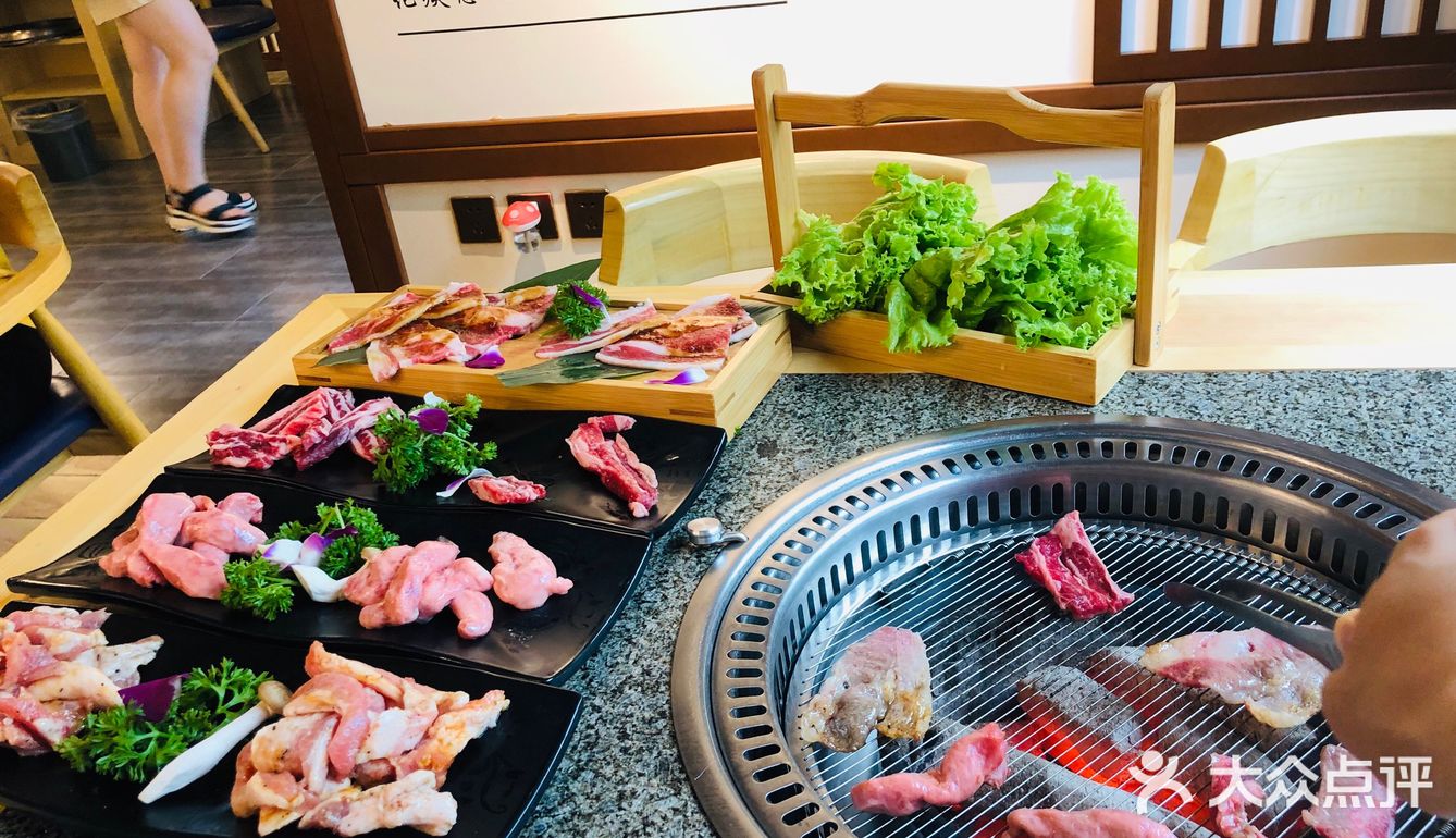 小岛斗牛家烤肉在一个小巷子里