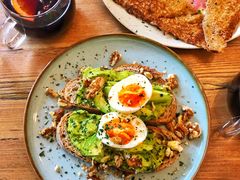 牛油果煮蛋吐司-RAC BAR(安福路店)