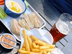 鹰嘴豆酱配皮塔饼-Arrow Factory Brewing箭厂啤酒
