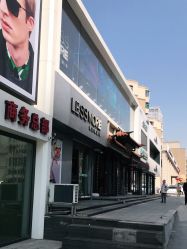 -LESSMORE科技头皮理容中心