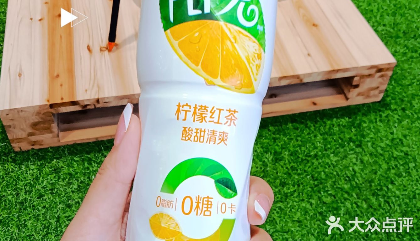 酥掉渣的烧饼包裹上肥瘦相间的肉串，分分钟勾起你的食欲！