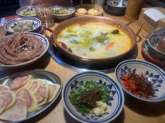 -洱火云南酸菜牛肉火锅(石景山当代商城店)
