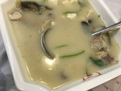 芫茜豆腐鱼头汤-文记壹心鸡(宝华路店)