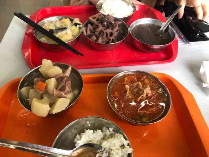 中国海洋大学-第2食堂-"跟朋友闲的无聊坐11号线,中午饭点中途刚.