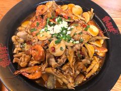 馋嘴牛蛙煲-煲德鲜·肉蟹煲·香辣锅·小龙虾