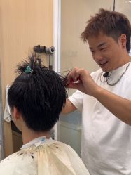 -首脑美发沙龙