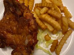 炸鸡腿配薯条-香港新发烧腊茶餐厅(万象店)