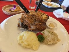 德式烤猪肘配酸菜土豆泥-申德勒加油站西餐厅(太仓店)