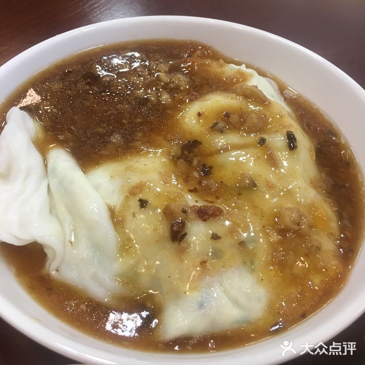 把招牌小吃都点上了，豆浆很浓，根据自己的口味加糖