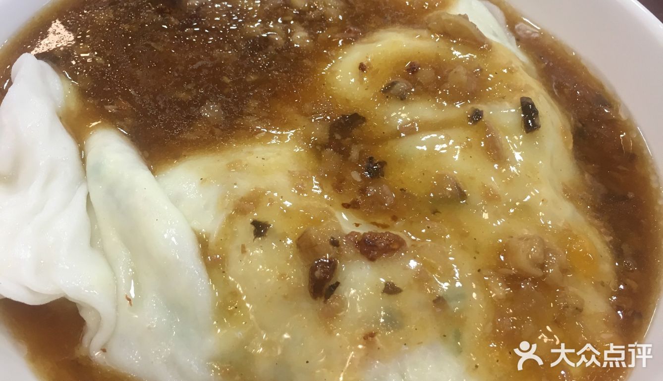 把招牌小吃都点上了,豆浆很浓,根据自己的口味加糖