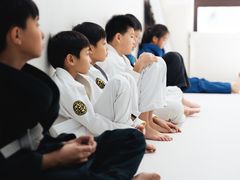 -菠萝格斗巴西柔术训练馆