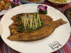 傣家香茅草烤鲈鱼-香巴拉云南餐厅(华莱坞店)