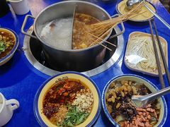 -马路边边串串香形象店(磐石路店)