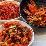 坐在路边当然要吃南京路边摊龙虾🦞啦 