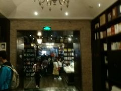 -钟书阁(松江泰晤士小镇店)