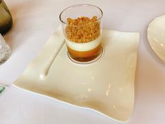 椰奶冻混合果酱柠檬脆酥椰丝蛋白条-Jean Georges