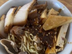 -松树干拌面店