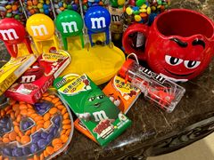 -m豆巧克力世界(上海世茂广场店)