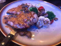 烤鸡胸配肉汁蘑菇酱-bluefrog蓝蛙(皇庭广场店)