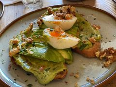 牛油果煮蛋吐司-RAC BAR(安福路店)