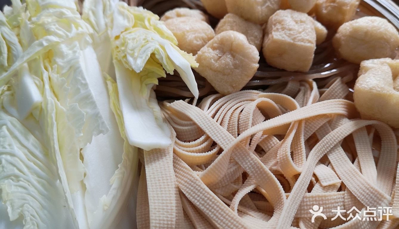 一个火炉两个板凳，这种吃法可稀罕了！