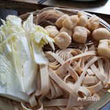 一个火炉两个板凳，这种吃法可稀罕了！