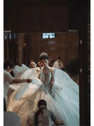 点击看大图 -Renee芮亦婚纱