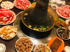 -洞庭洲·防空洞火锅·烧烤·铜锅涮肉(新百广场店)