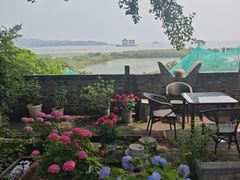 -亮河湾山庄
