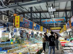 -霞涌市场海鲜摆卖区